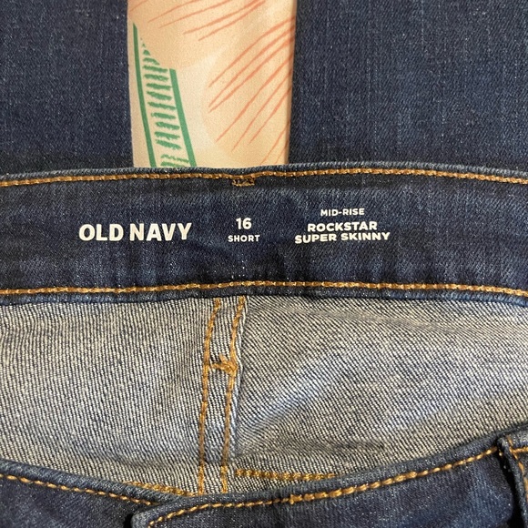 Old Navy Women's Dark Blue Jeans . Mid rise Rockstar jeans. New with tag . - Picture 4 of 4